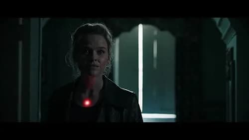 Shelley Hennig: Od nastoletniej gwiazdy do ikony. 5 przełomów