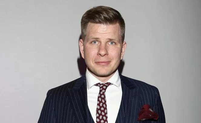 Filip Chajzer wiek – zaskakująca prawda o jego urodzinach i karierze